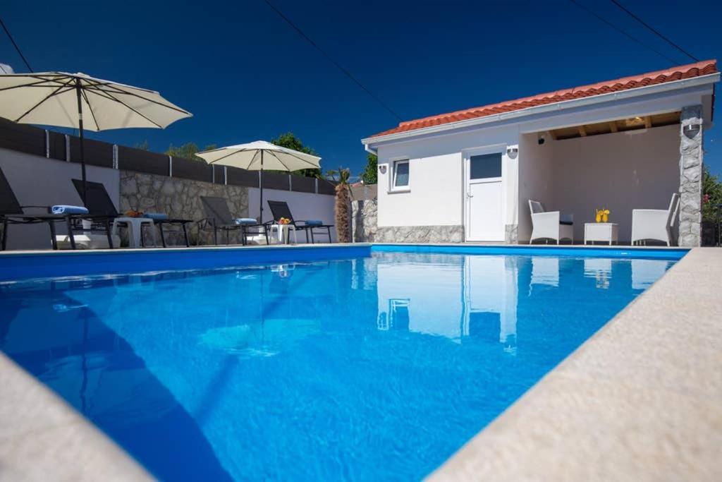 Adria-Holiday House With A Private Pool In Krk Kornic Ngoại thất bức ảnh