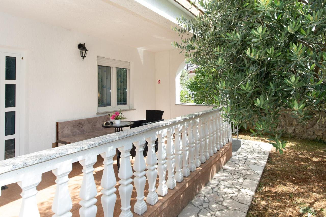 Adria-Holiday House With A Private Pool In Krk Kornic Ngoại thất bức ảnh